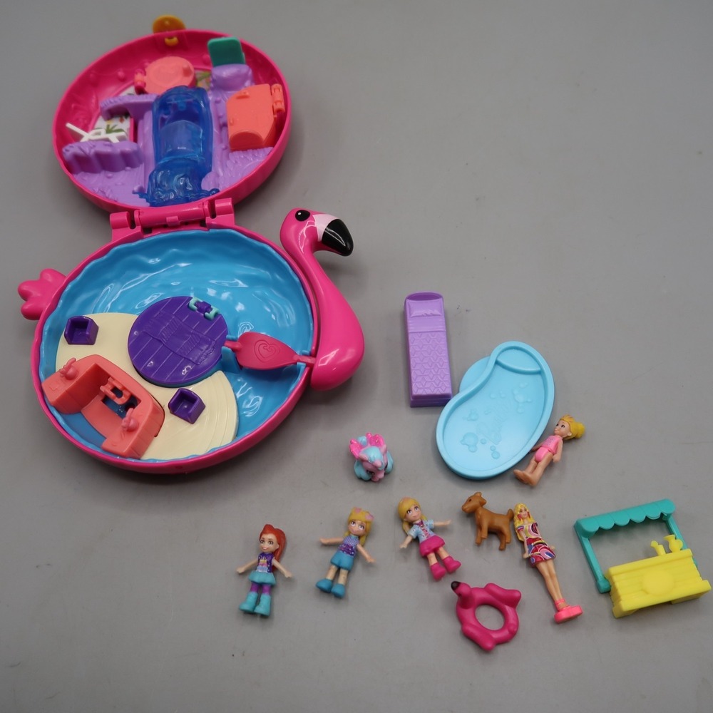 Polly Pocket Pocket World Pink Flamingo Floatie Compact w 4 Dolls extras 2017